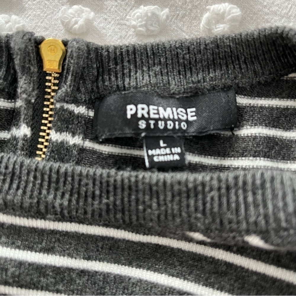 Premise Studio charcoal grey & white striped fitted knit top. Size L - Picture 4 of 5